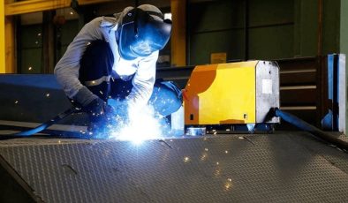 İmalat PMI, Eşik Değerin Altına Geriledi
