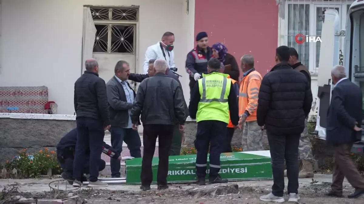 Kırıkkale’de Şizofren Hastası Eniştesini Öldürdü, Annesini Yaraladı