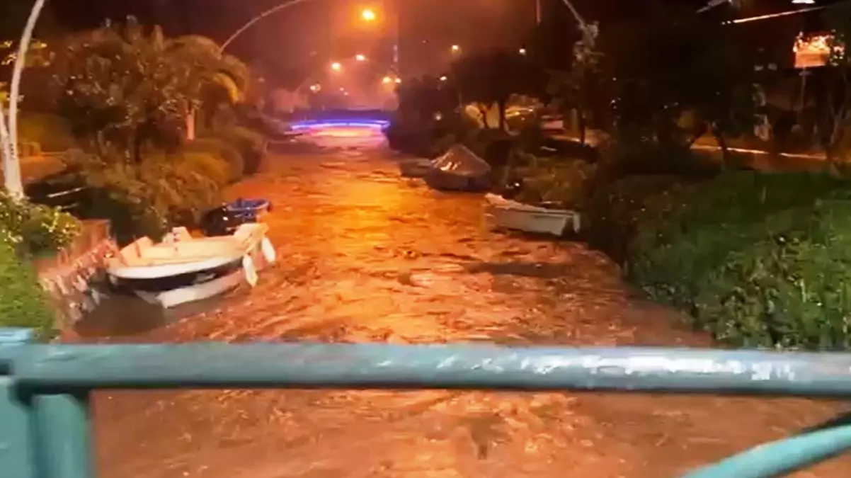 Marmaris’te Sağanak Yağış Hayatı Felç Etti