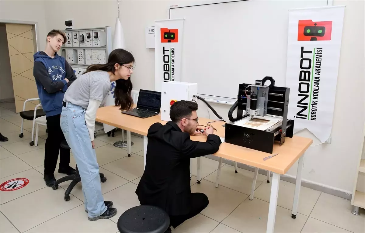 Vanlı Öğrencilerin CNC Makinesi Dubai’de Birinci Oldu