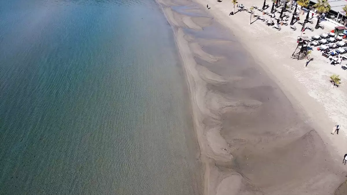 Akyaka’da Denizin Suyu 30 Metre Çekildi